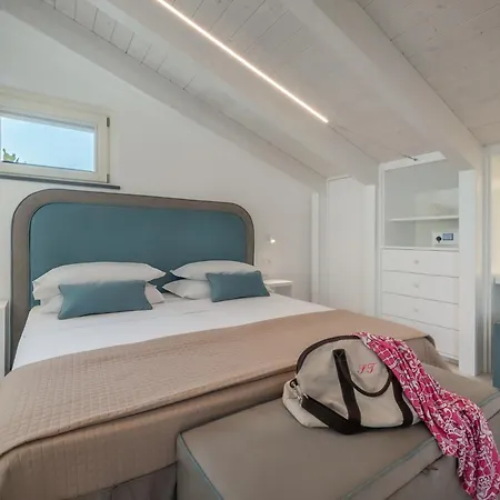 La Casa Dell'orologio - Main Square Guest house 4*