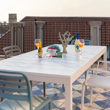 La Casa Dell'orologio - Main Square Vendégház