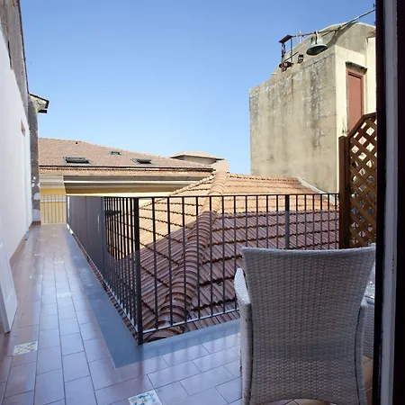 La Casa Dell'orologio - Main Square בית הארחה סורנטו